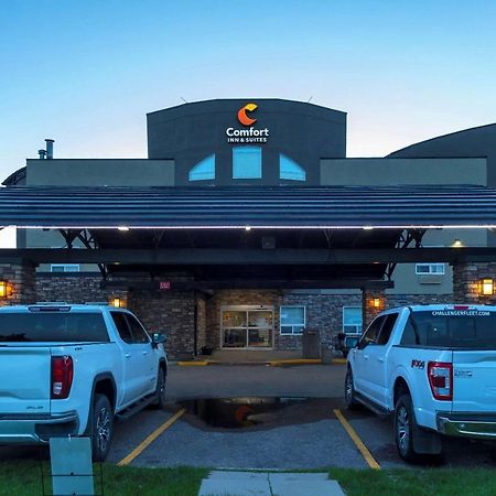 Comfort Inn & Suites Medicine Hat Exterior photo