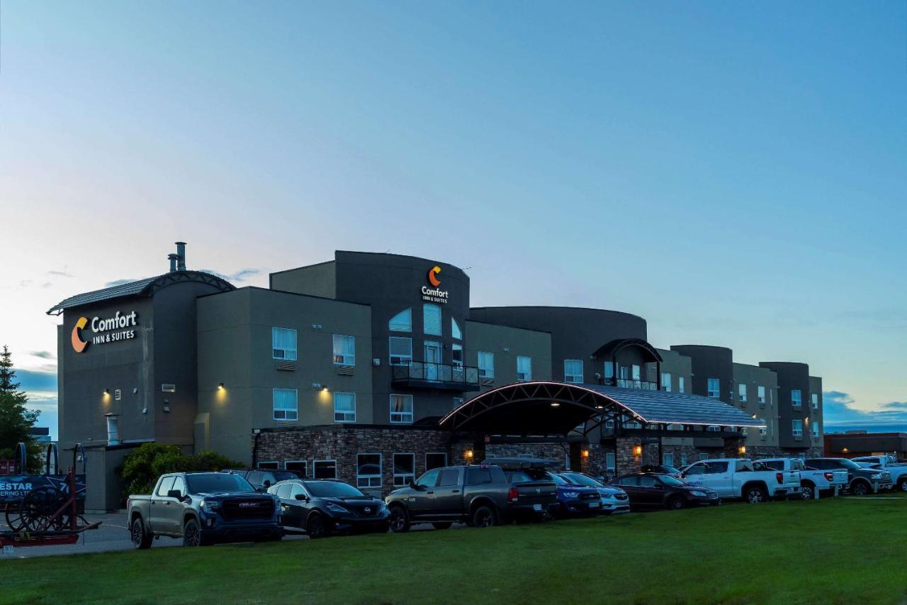 Comfort Inn & Suites Medicine Hat Exterior photo