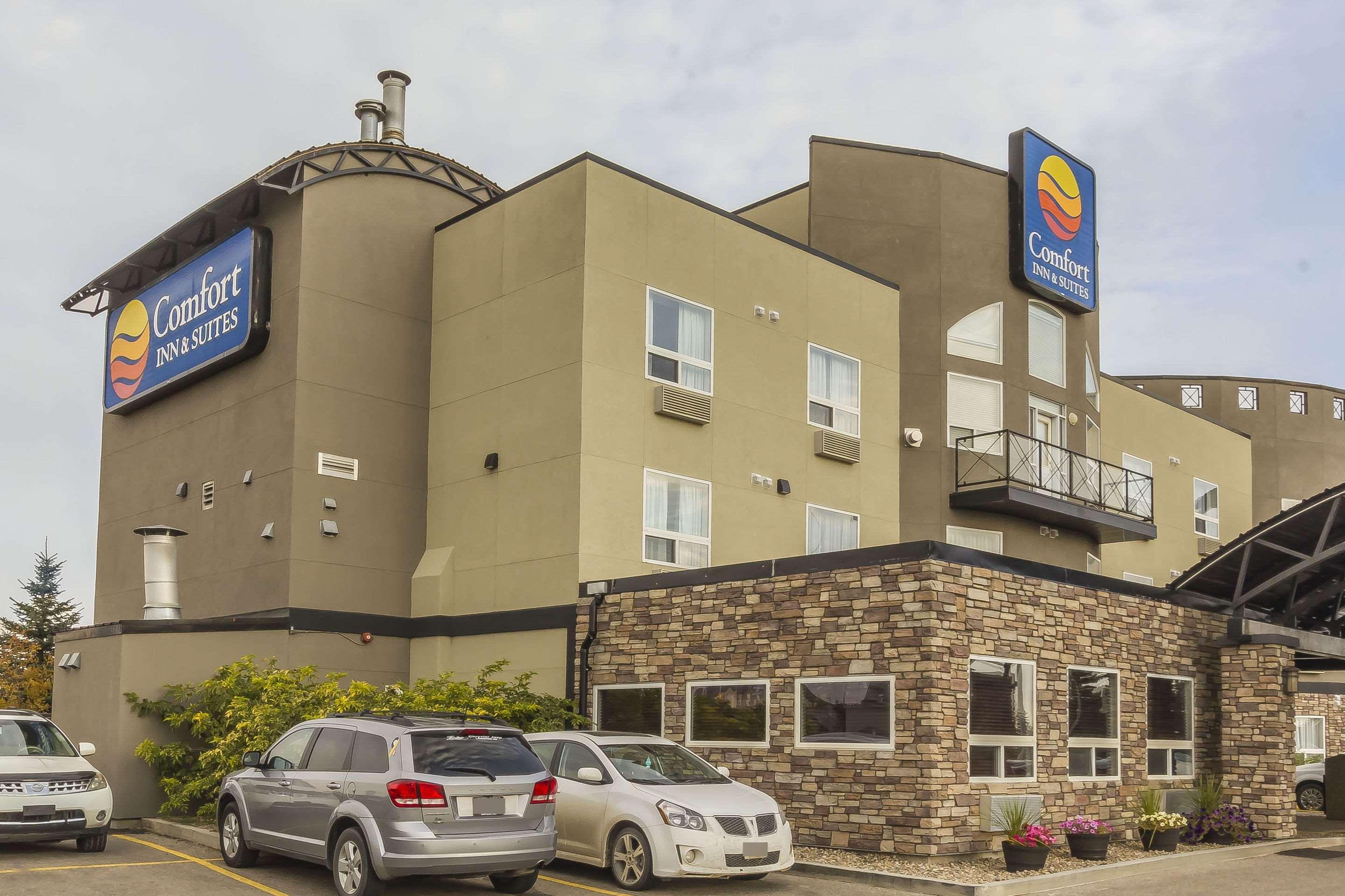 Comfort Inn & Suites Medicine Hat Exterior photo